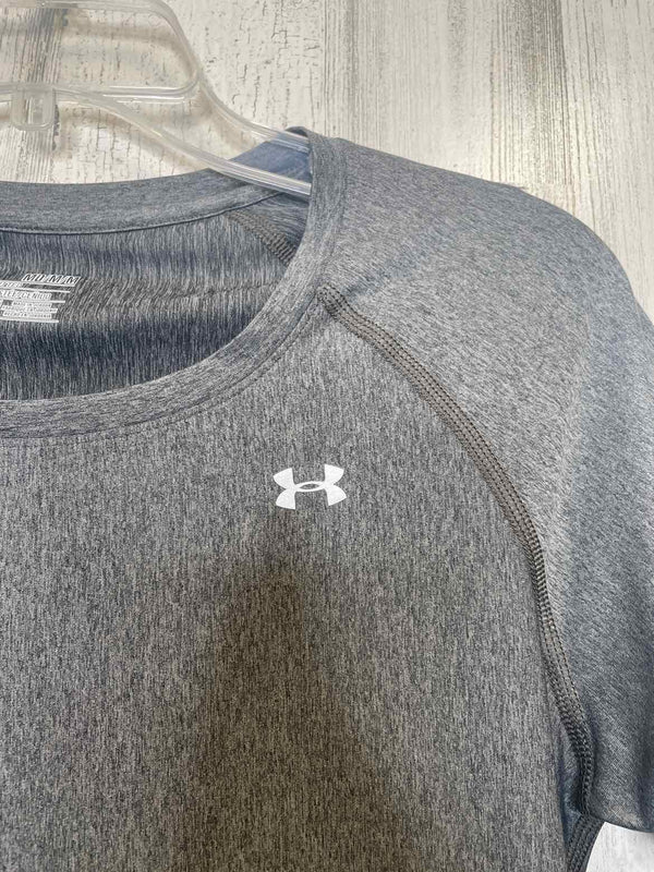 Under Armour Size M Shirt