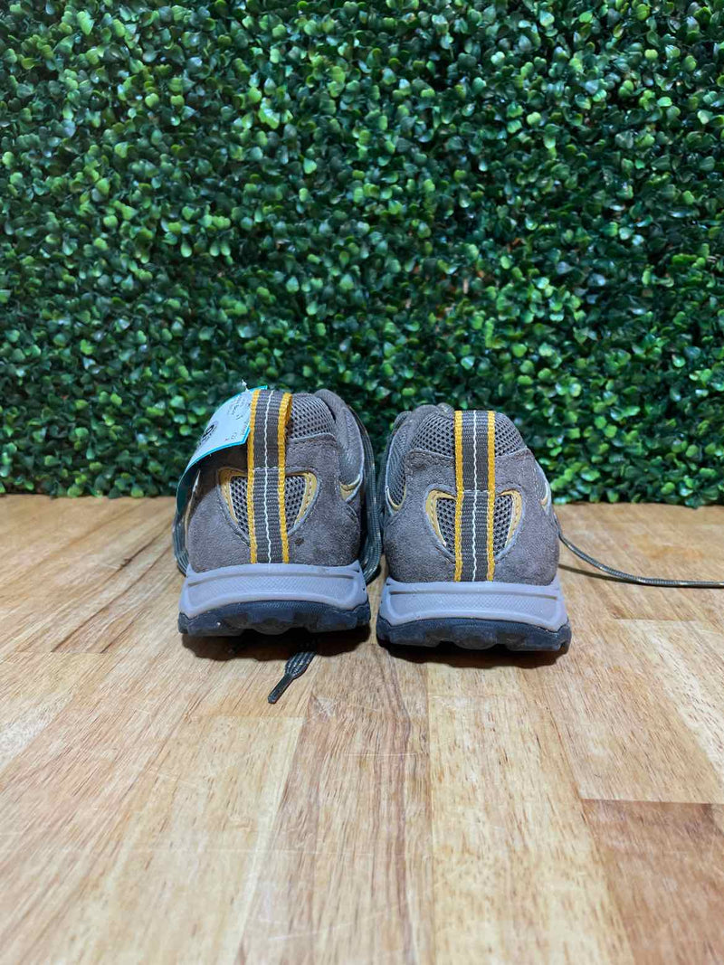 9.5 Eddie Bauer Sneakers