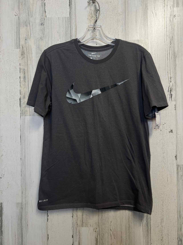 Size M Nike Shirt