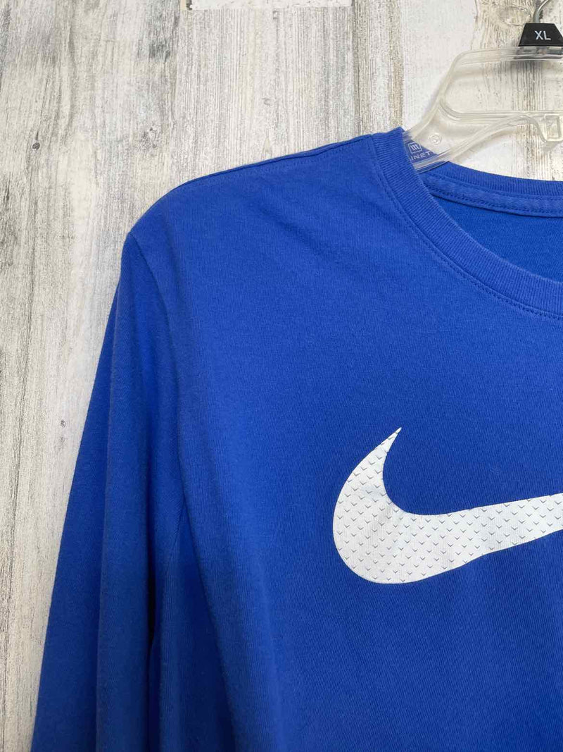 Size L Nike Shirt