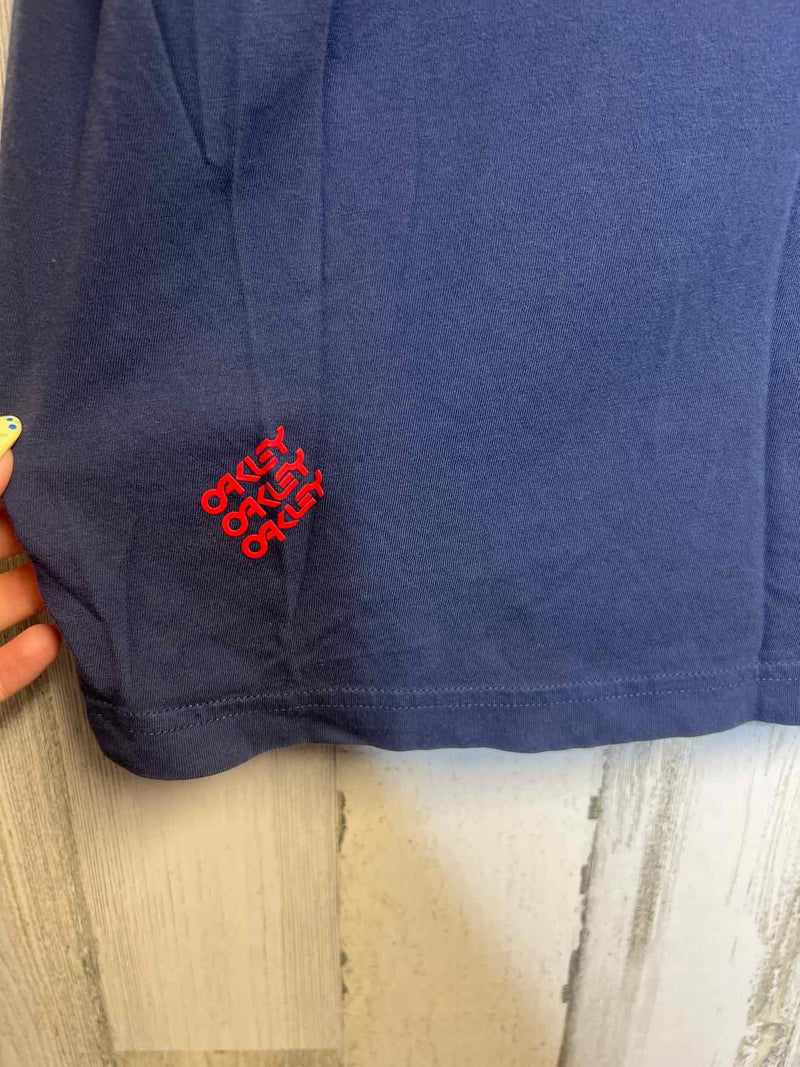 Size XL oakley Shirt