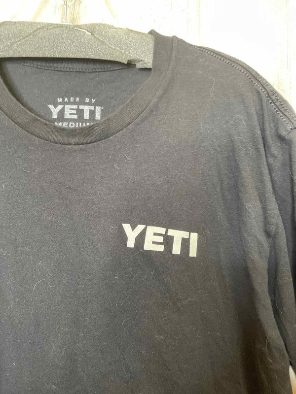 YETI Size M Shirt