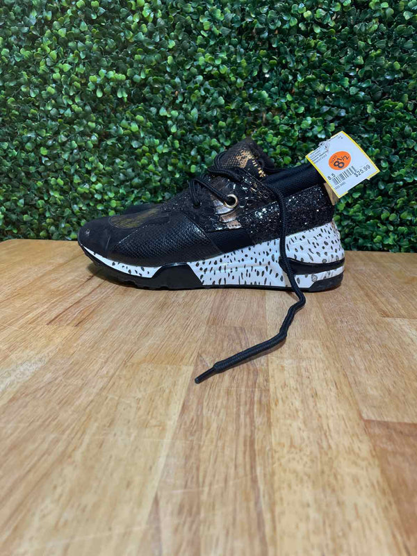 Shoe Size 8.5 Steve Madden Sneakers