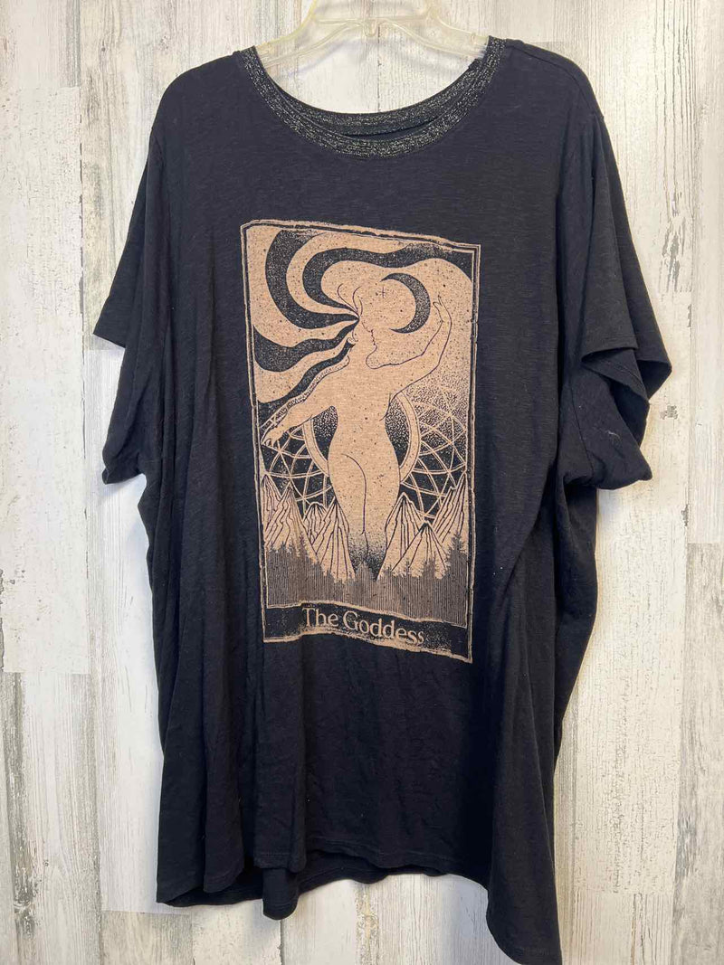 Torrid Size 4X Shirt