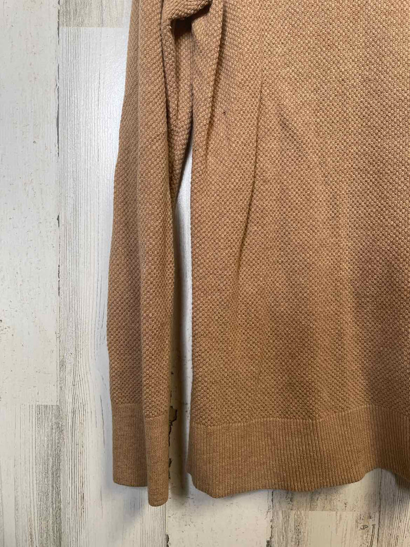 GAP Size L Shirt