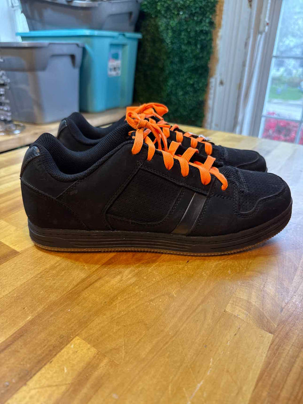 9.5 Everlast Sneakers