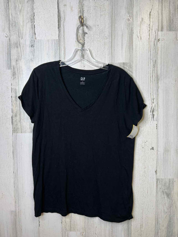 GAP Size L Shirt