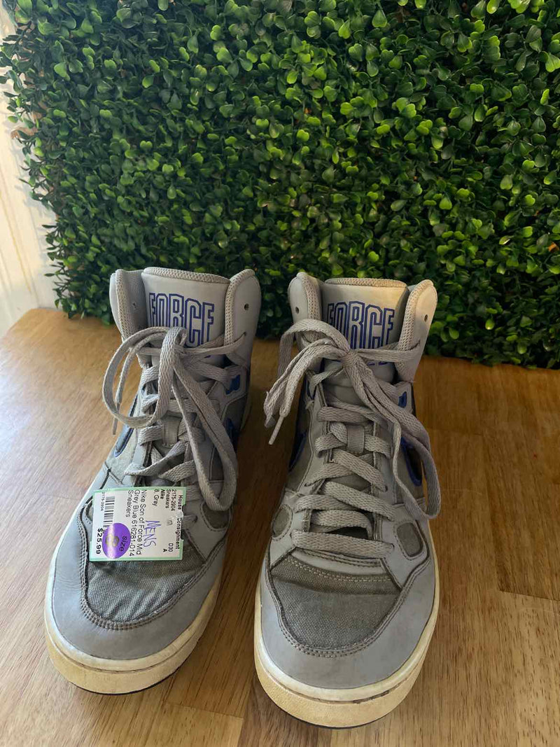 8 Nike Sneakers