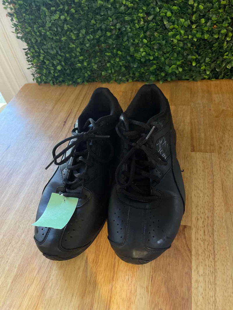 8.5 Puma Sneakers
