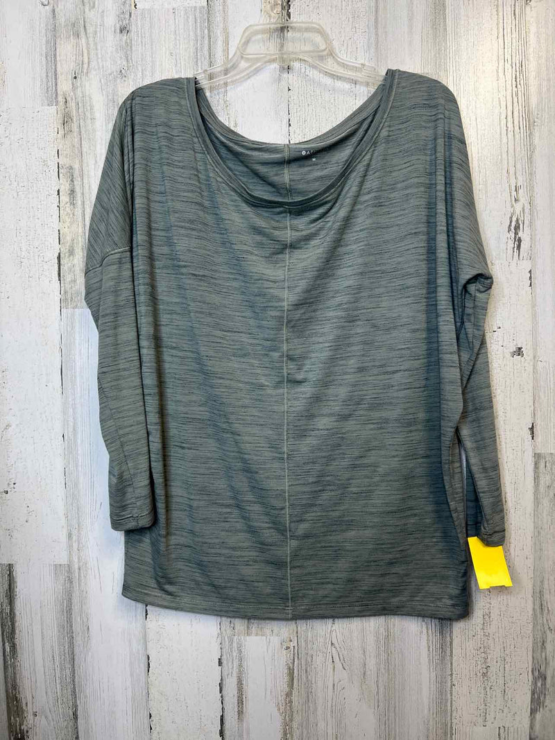 Athleta Size M Shirt