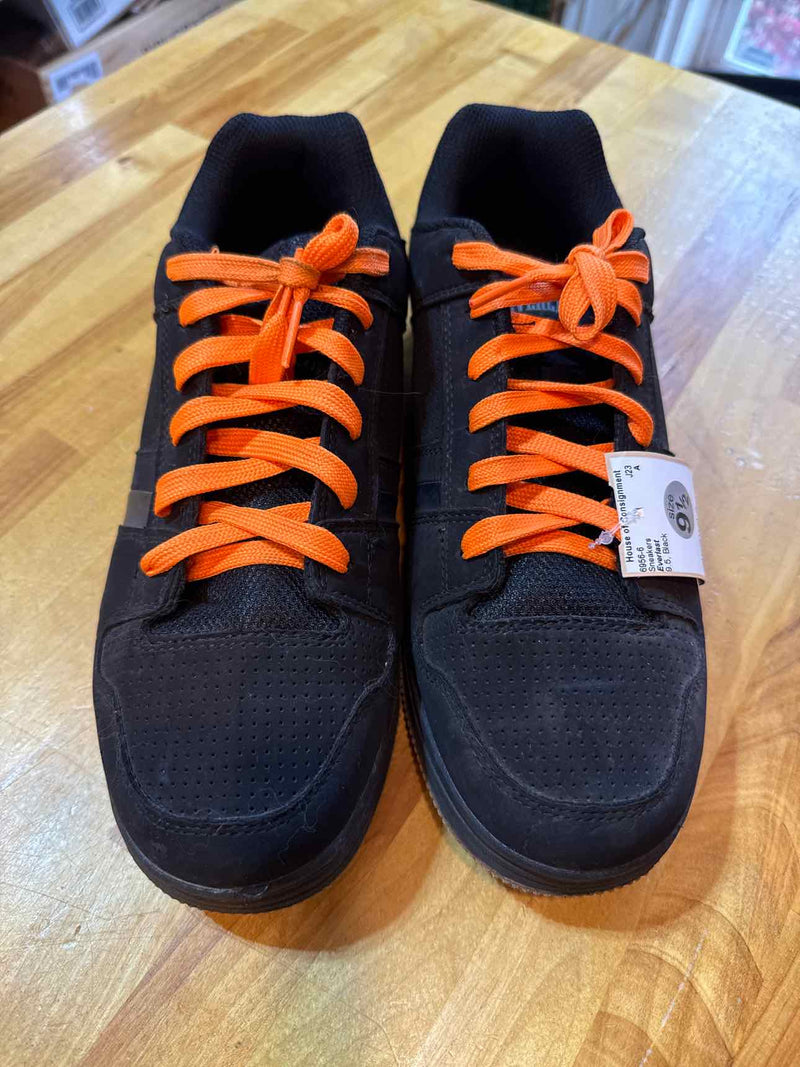 9.5 Everlast Sneakers