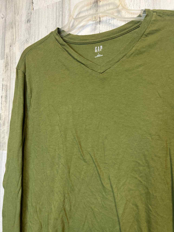 GAP Size L Shirt