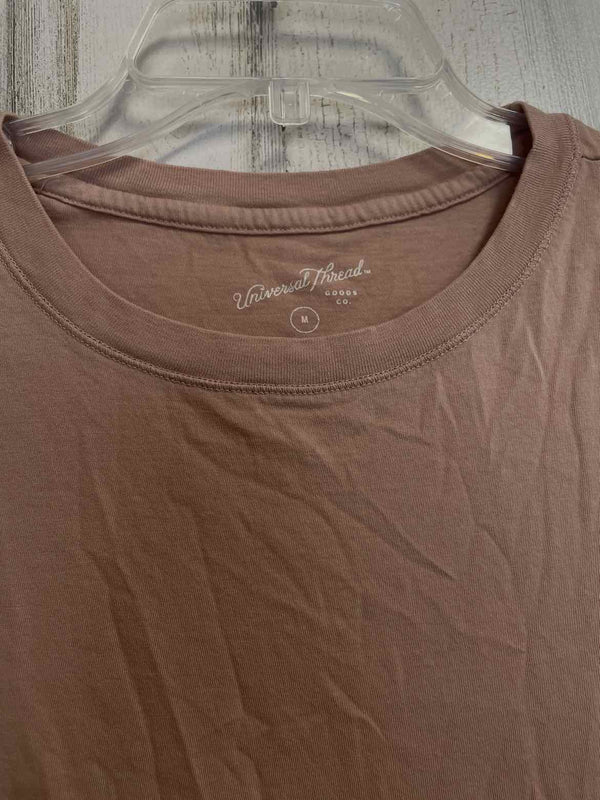 Universal Thread Size M Shirt