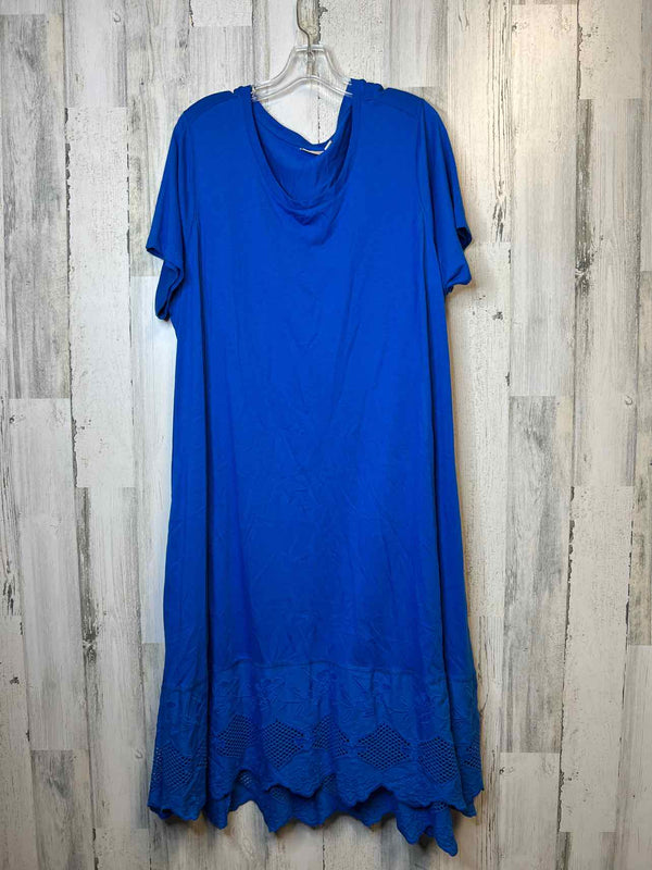 Size 2X Logo Dress