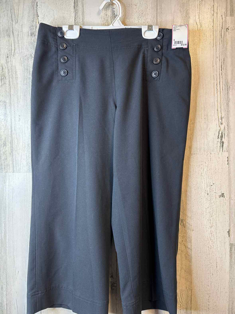 Size 6 Larry Levine Capris