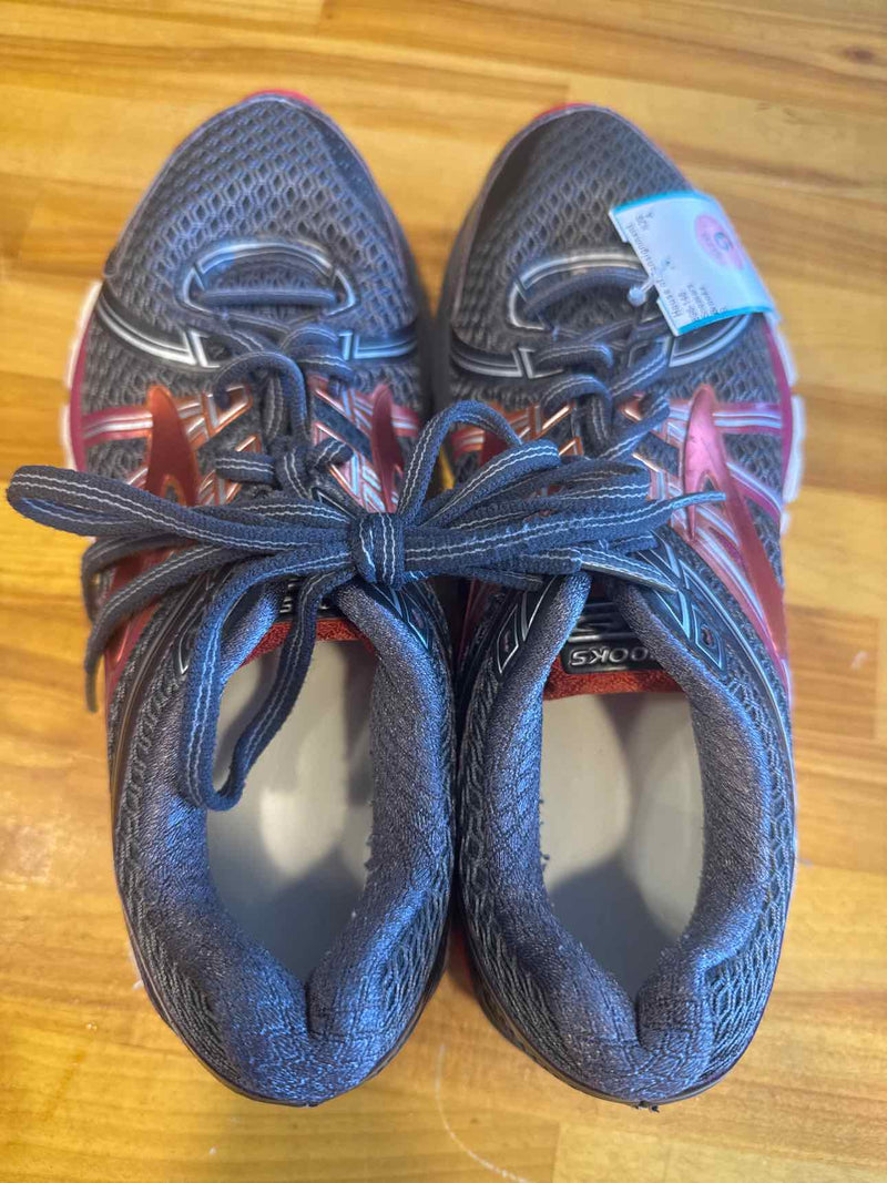 9 Brooks Sneakers