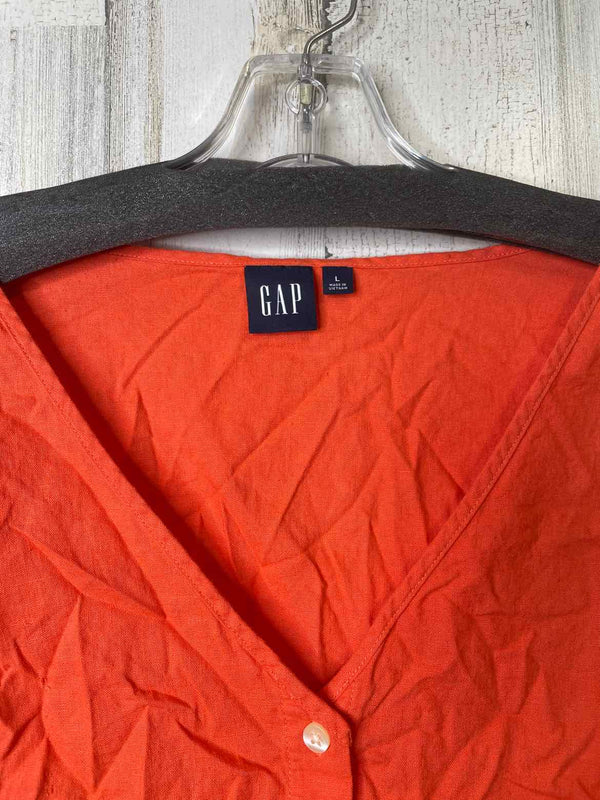 GAP Size L Shirt