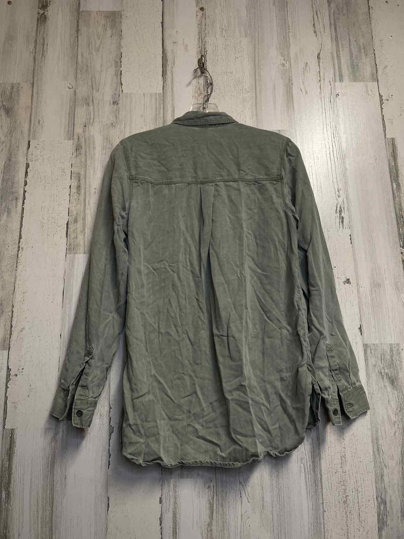Old Navy Size M Shirt