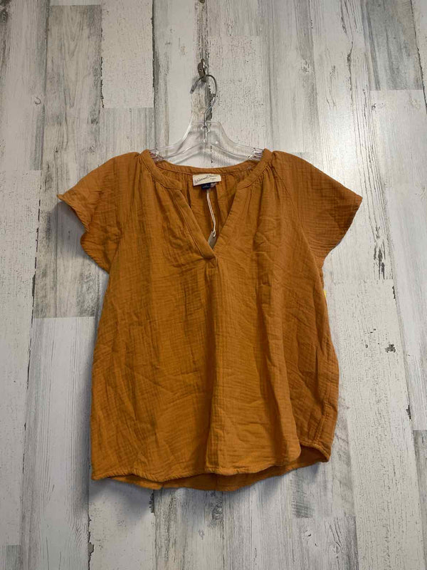 Universal Thread Size S Shirt