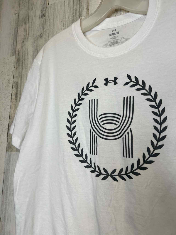 Under Armour Size M Shirt