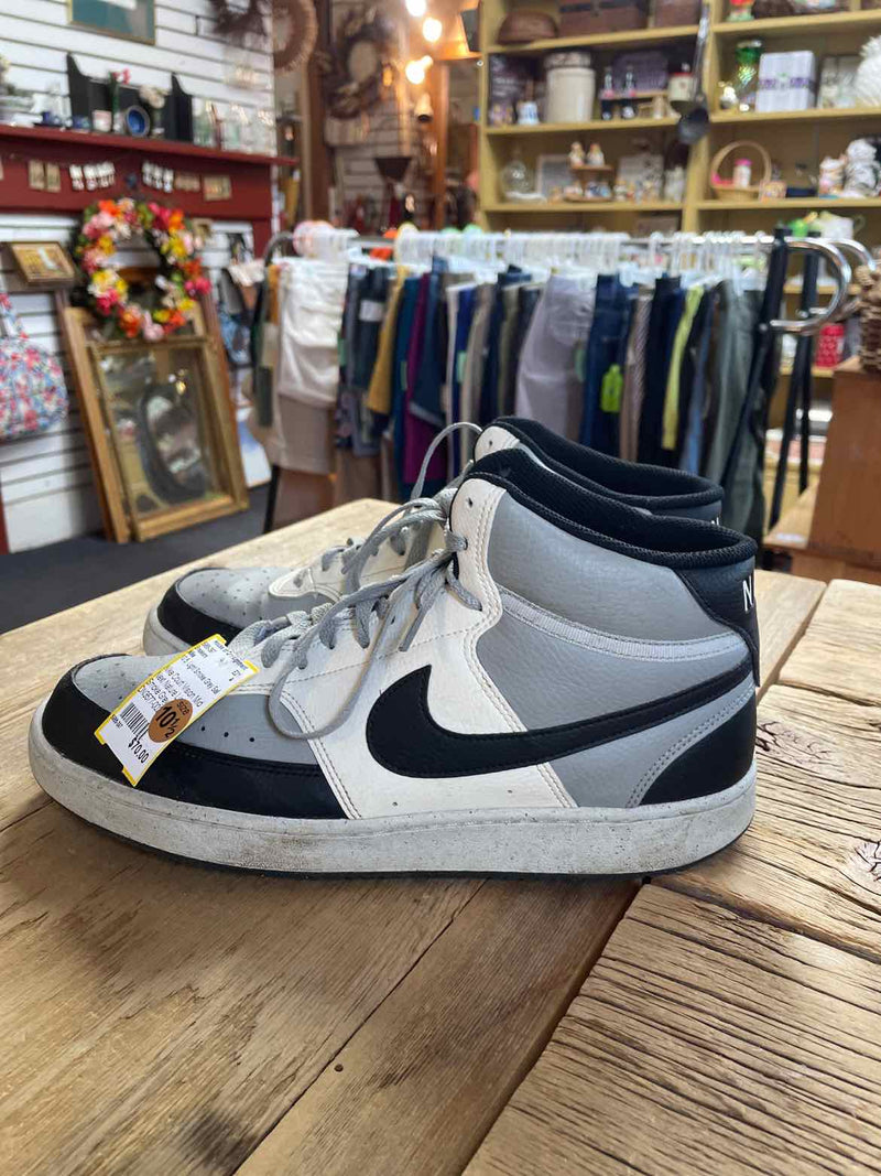 10.5 Nike Sneakers