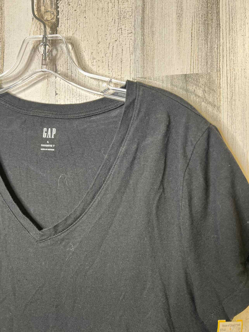 GAP Size L Shirt