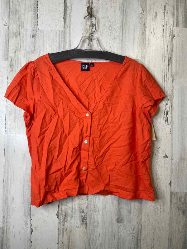 GAP Size L Shirt