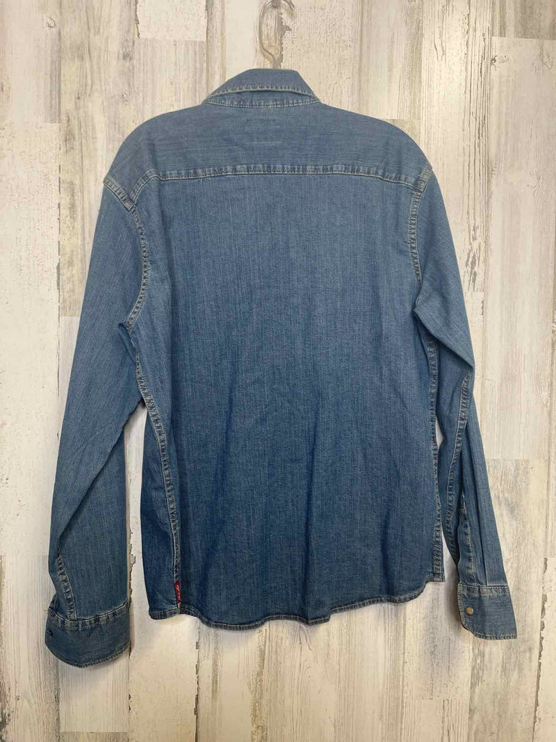 Size L Wrangler Shirt