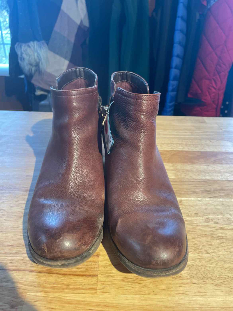 6.5 Clarks Boots