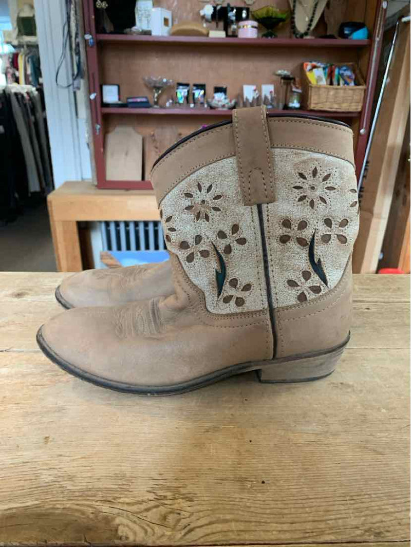 Shoe Size 7.5 Laredo Boots