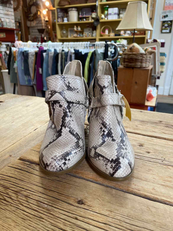 Shoe Size 8.5 Fergalicious Boots
