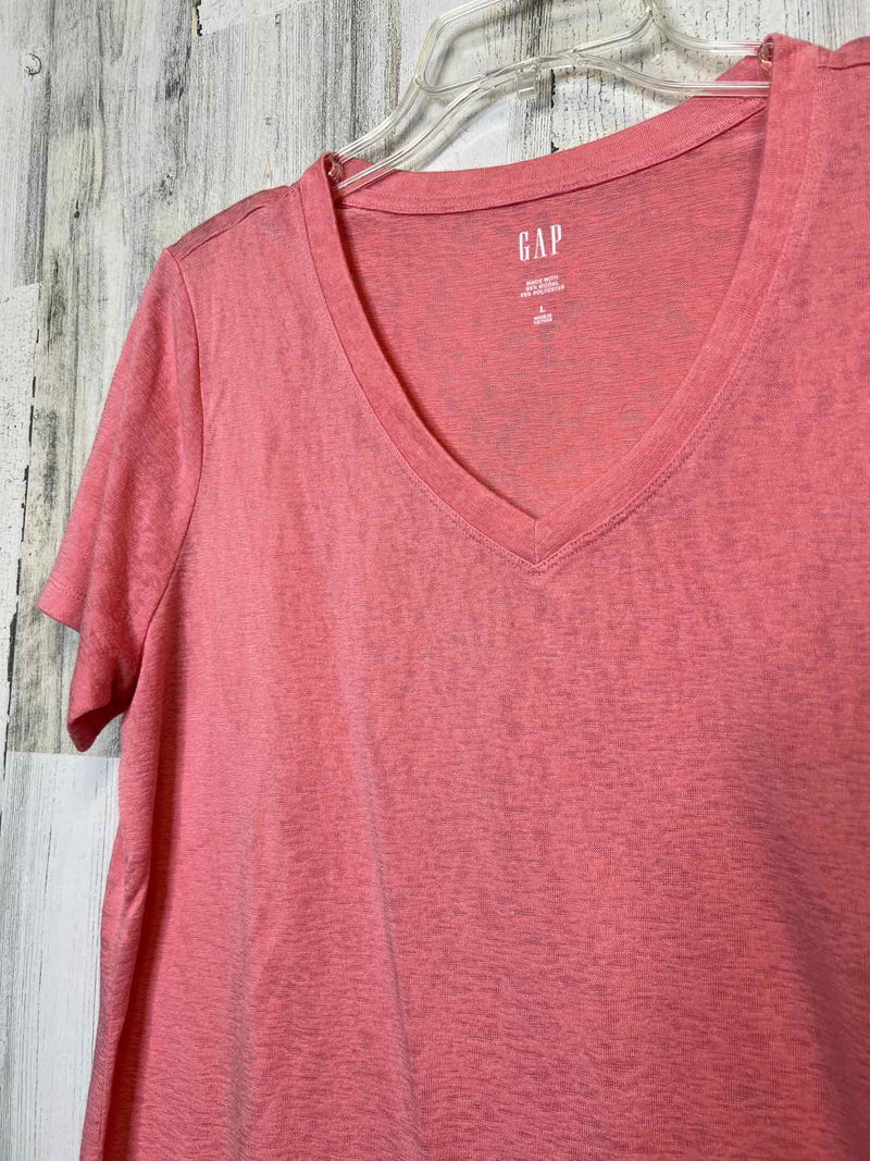 GAP Size L Shirt