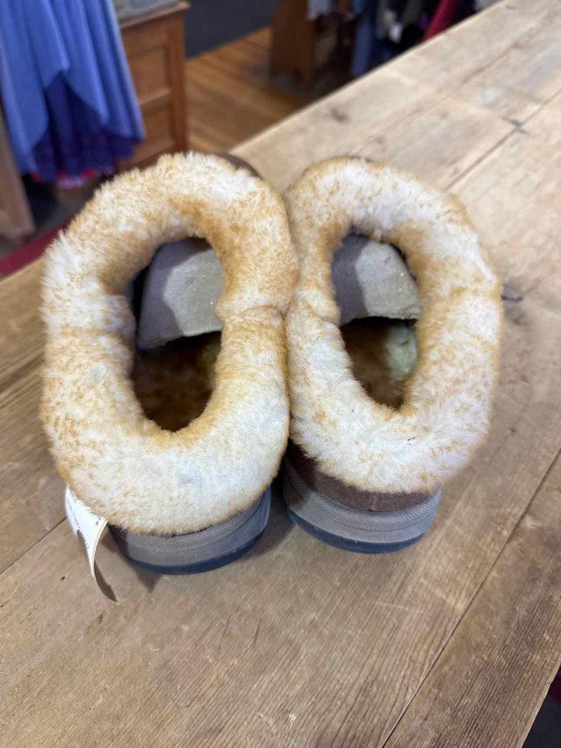 Shoe Size 10 Old Friend Slippers