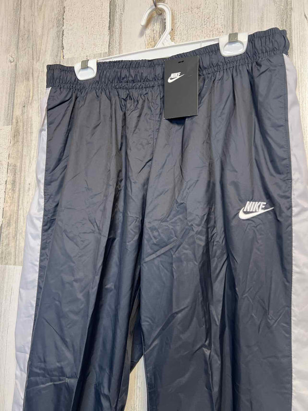 Size L Nike Pants
