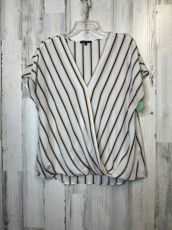 Adrianna Papel Size XL Shirt
