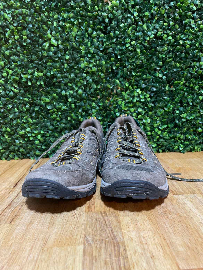 9.5 Eddie Bauer Sneakers