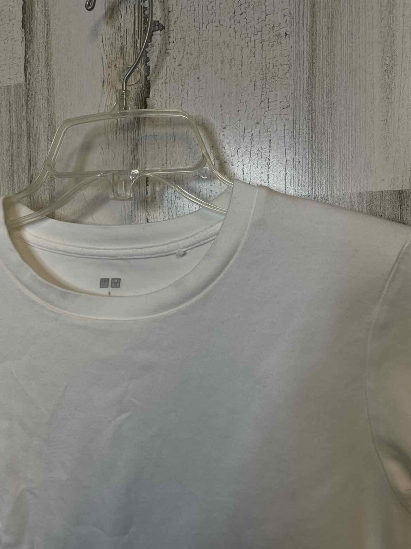 UNIQLO Size S Shirt