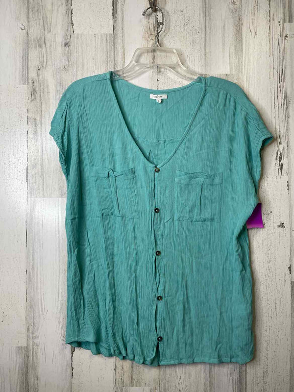 Maurices Size L Shirt