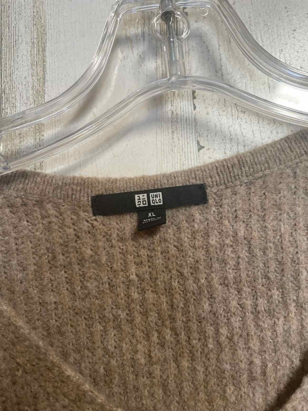 UNIQLO Size XL Sweater