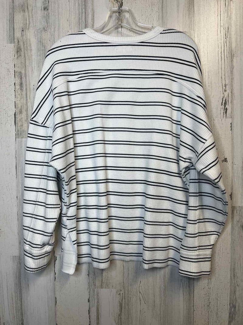 Maurices Size M Shirt