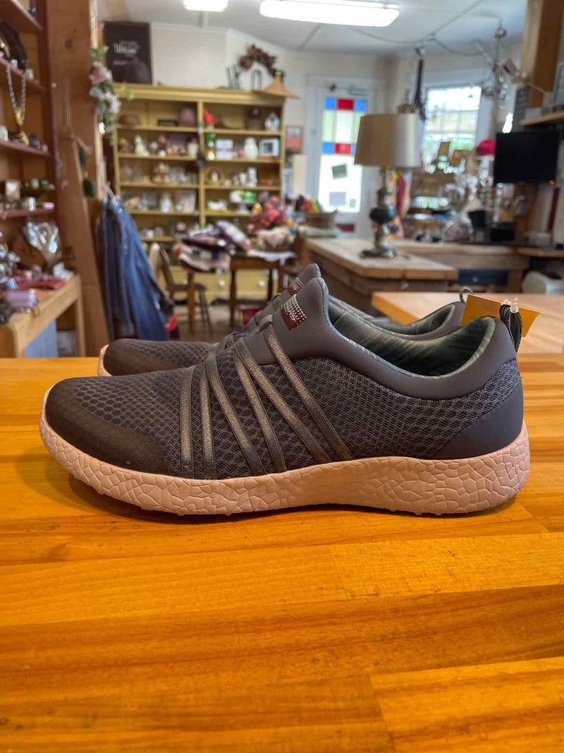 Shoe Size 9.5 Skechers Performance Sneakers