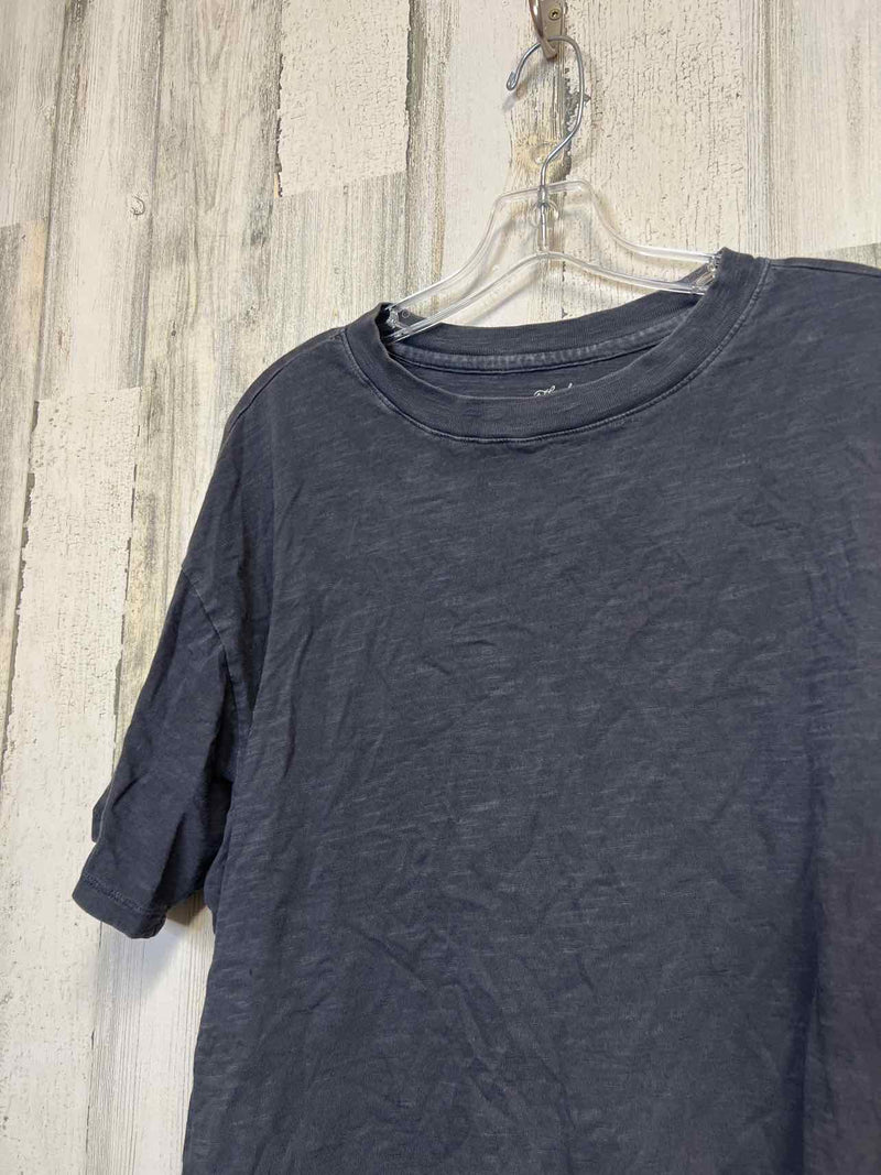 Universal Thread Size XL Shirt