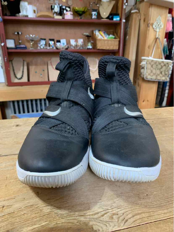 11 Nike Sneakers