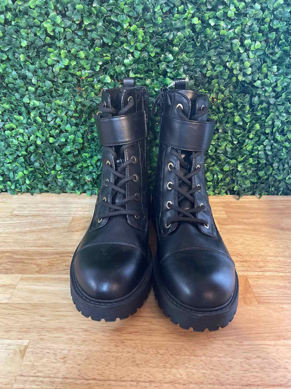 Shoe Size 8.5 Guess Boots