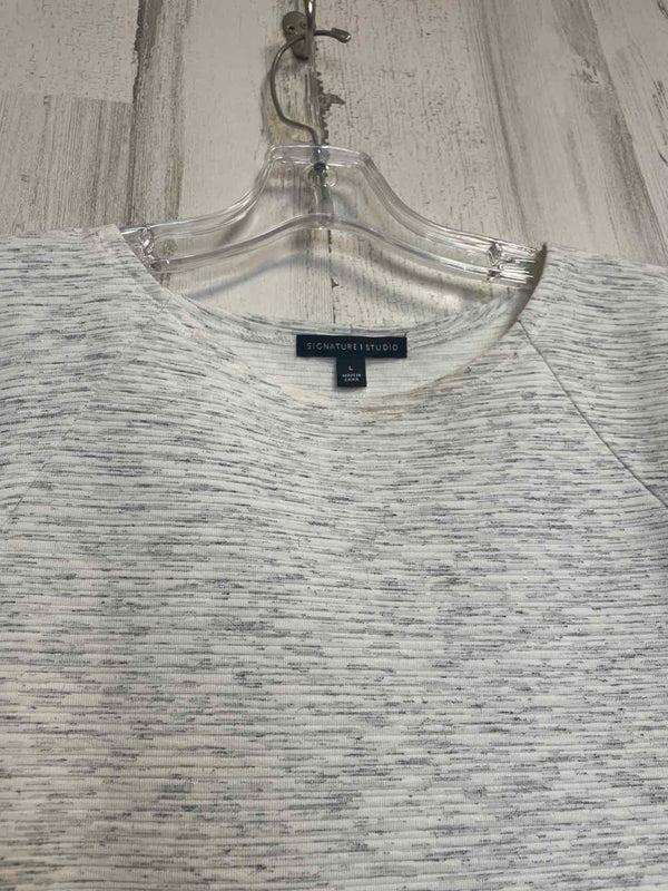 Signature Studio Size L Shirt