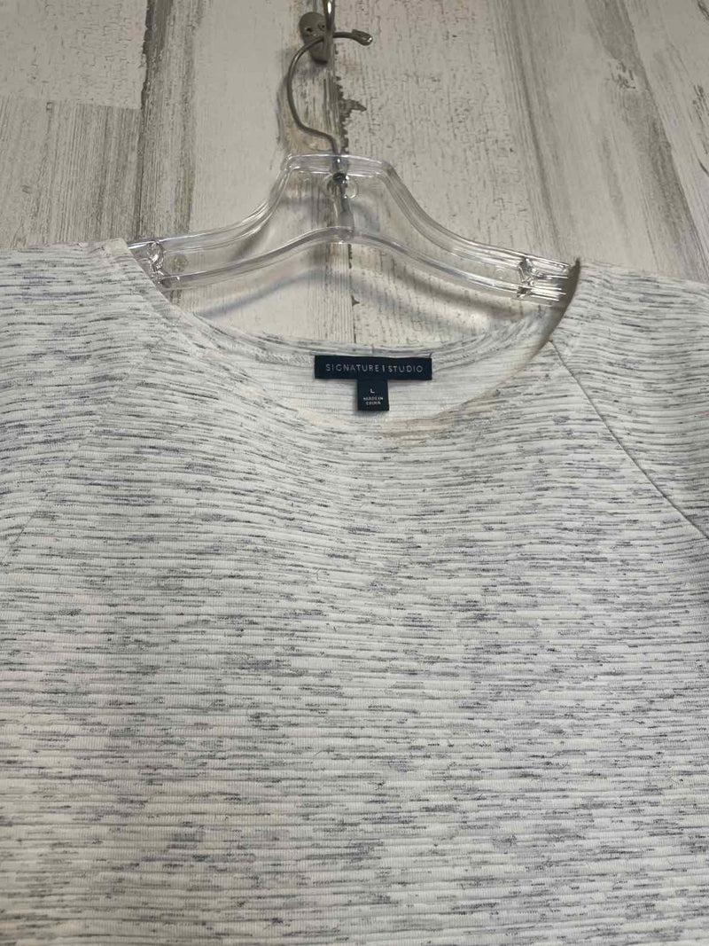 Signature Studio Size L Shirt