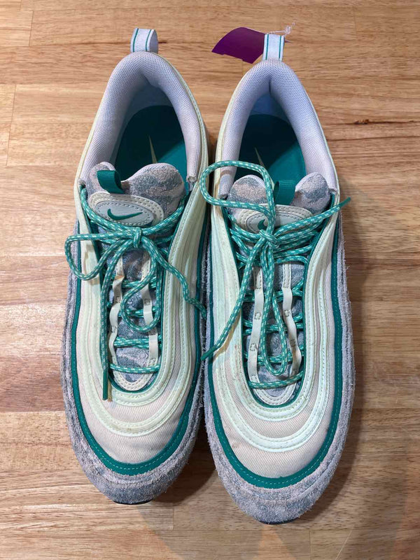 14 Nike Sneakers