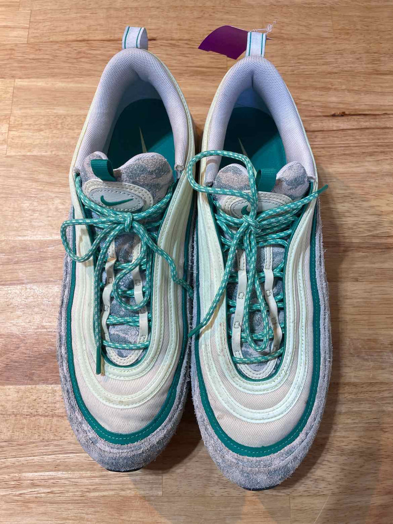 14 Nike Sneakers