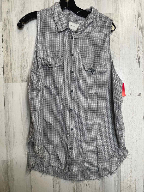 American Eagle Size L Shirt