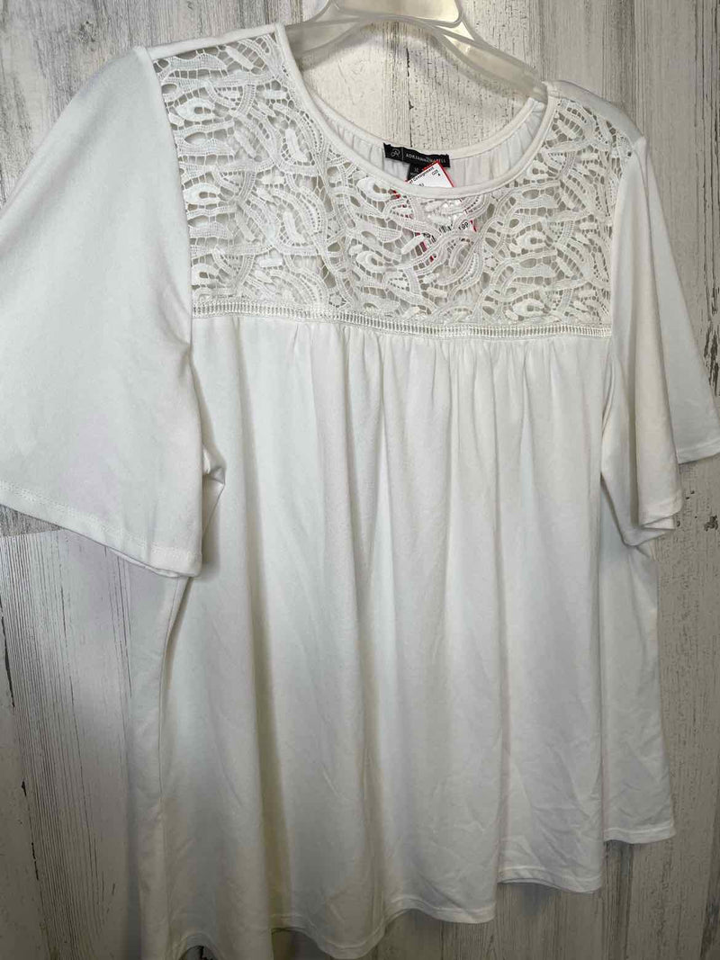 Adrianna Papel Size XL Shirt